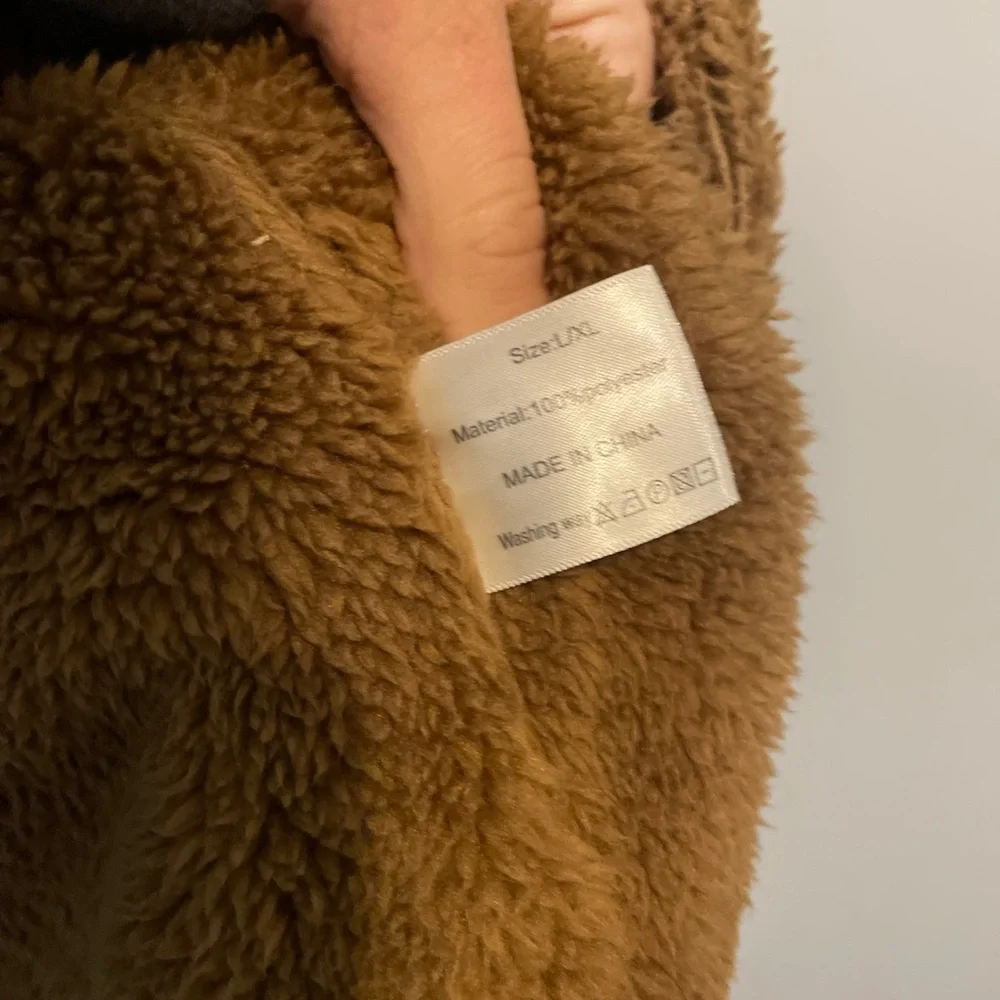 Brown Fleece Teddy adult Vest with emblem on front L/XL‎